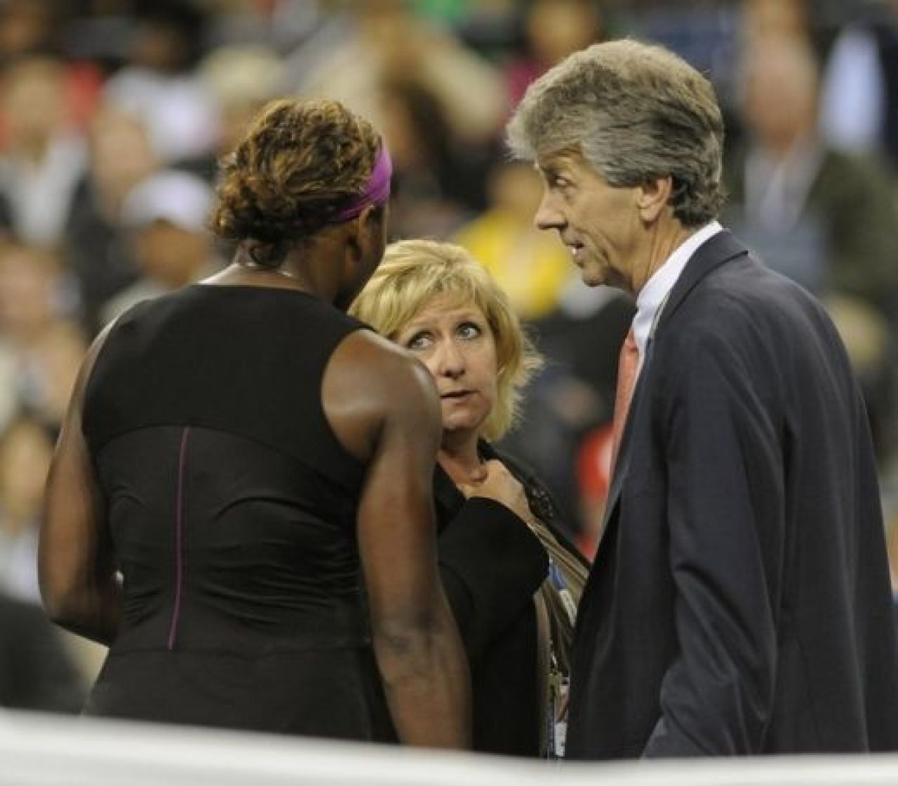 Clijsters s-a calificat in finala la US Open dupa un mega scandal! Vezi ce i-a spus Serena arbitrului:_5
