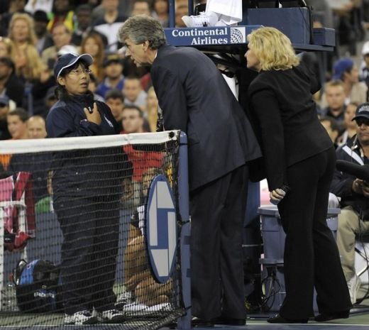 Clijsters s-a calificat in finala la US Open dupa un mega scandal! Vezi ce i-a spus Serena arbitrului:_11