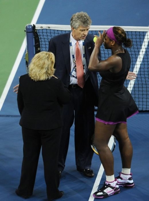 Clijsters s-a calificat in finala la US Open dupa un mega scandal! Vezi ce i-a spus Serena arbitrului:_13