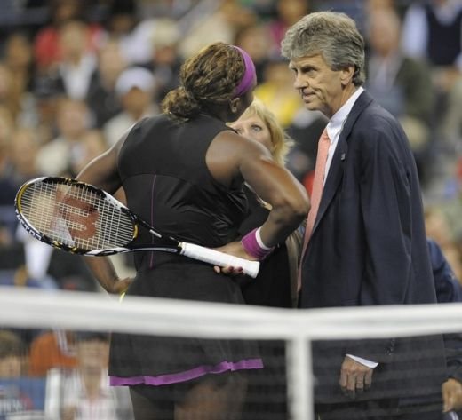 Clijsters s-a calificat in finala la US Open dupa un mega scandal! Vezi ce i-a spus Serena arbitrului:_15