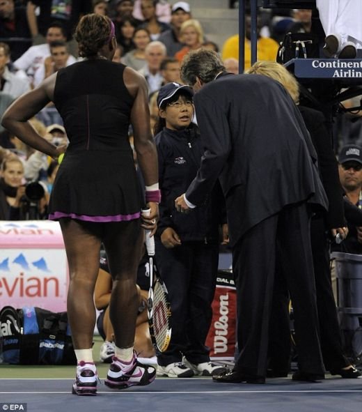 'Iti bag mingea asta pe gat!' sau unul dintre cele mai urate momente din istorie in sport!_3