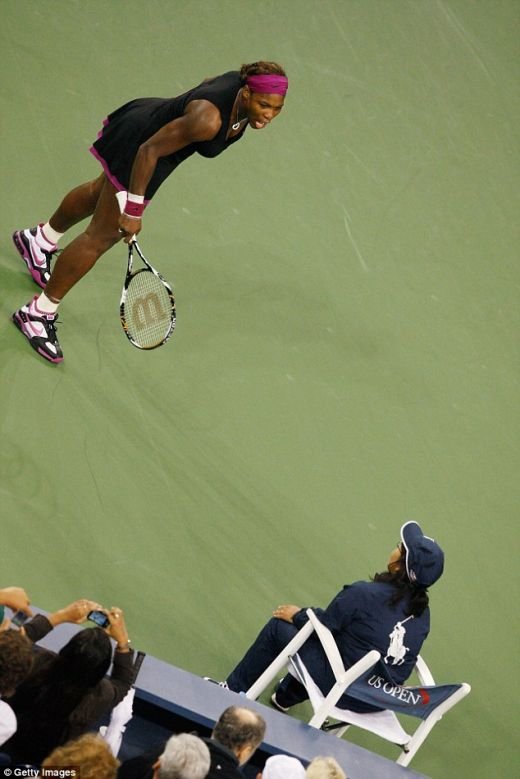 'Iti bag mingea asta pe gat!' sau unul dintre cele mai urate momente din istorie in sport!_5