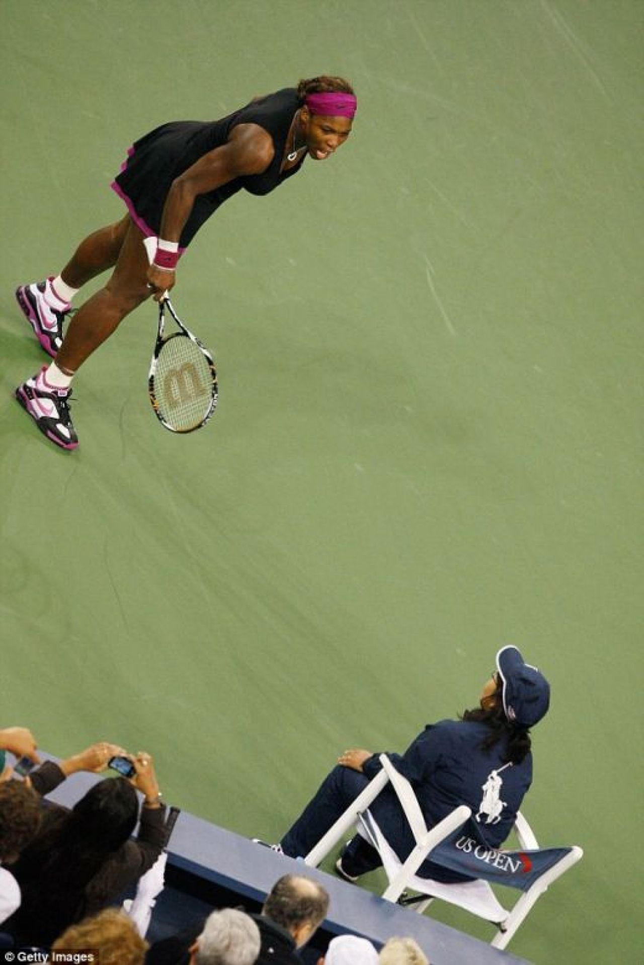 'Iti bag mingea asta pe gat!' sau unul dintre cele mai urate momente din istorie in sport!_5