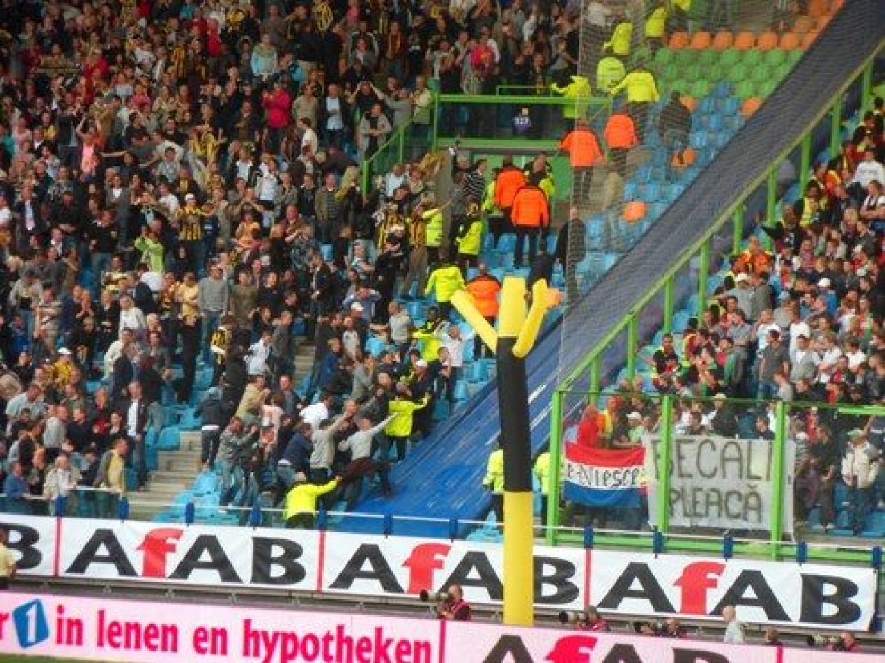Super FOTO! Gigi Becali, contestat in Olanda la meciul lui NEC!_4