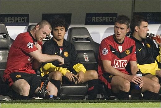VIDEO Rooney, criza de nervi in Turcia: a dat cu ghetele de pamant!_16