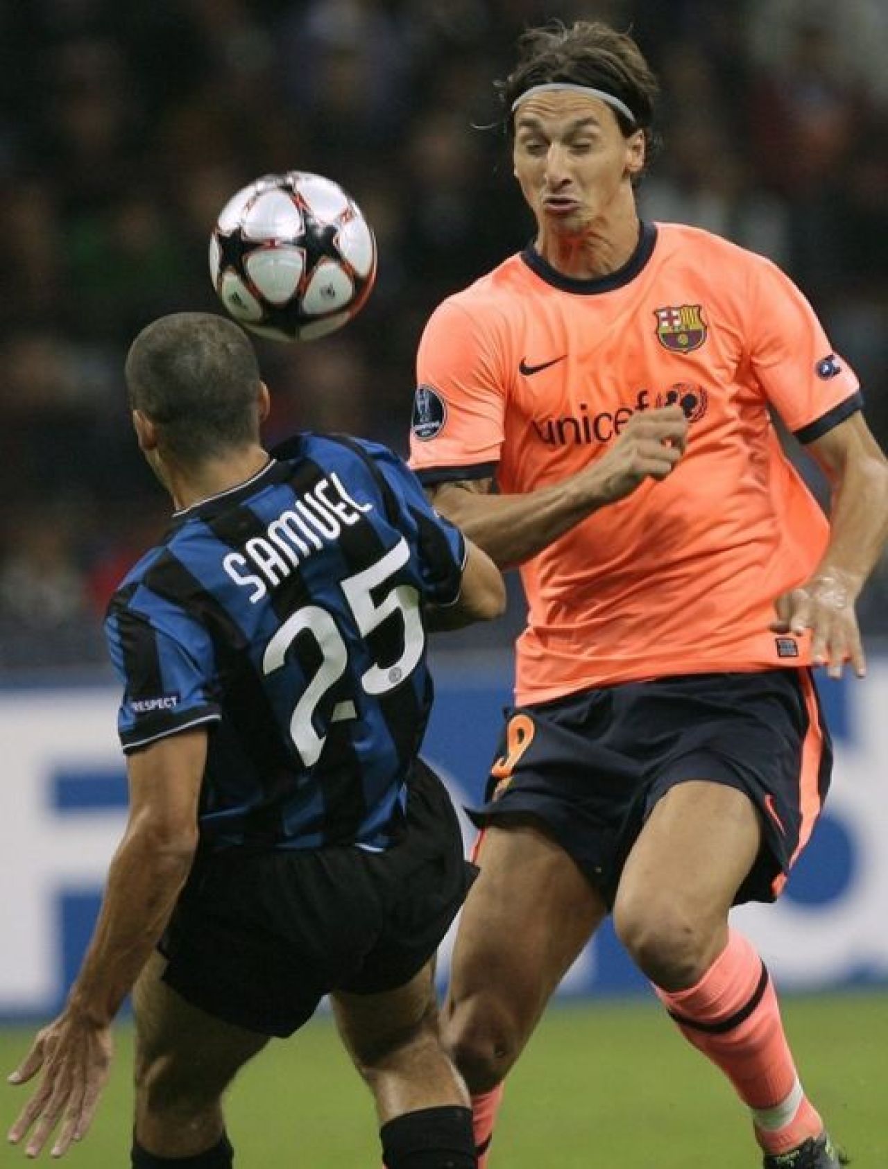 FOTO: Inter 0-0 Barcelona! Chivu, intrare criminala la Messi! Vezi intrarea!_15