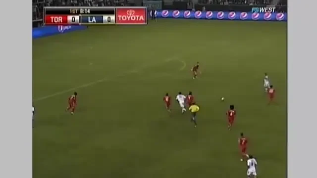 VIDEO: Beckham loveste din nou! Vezi aici super-golul englezului