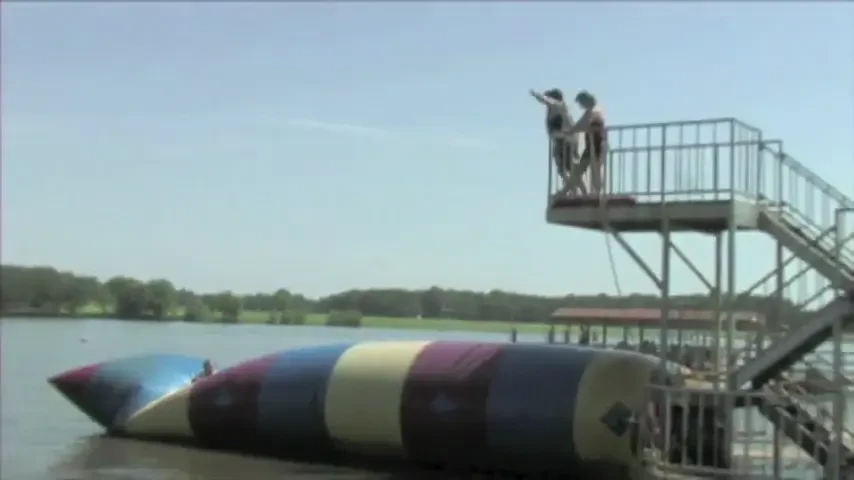 Vezi aici si alte cosuri de senzatie! Peste casa, din piscina, de pe skateboard!