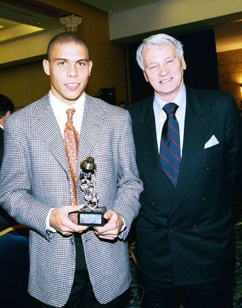 FOTO / Popescu, Mourinho, Ronaldo si Guardiola cu Sir Bobby Robson_16