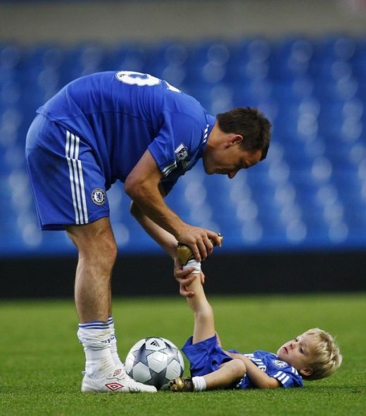 FOTO: John Terry a facut senzatie cu pustii sai pe Stamford Bridge!_3