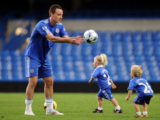 FOTO: John Terry a facut senzatie cu pustii sai pe Stamford Bridge!_5