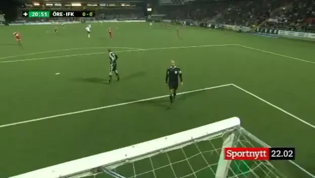 VIDEO Cel mai traznit portar! VEZI cum si-a micsorat poarta in timpul meciului!