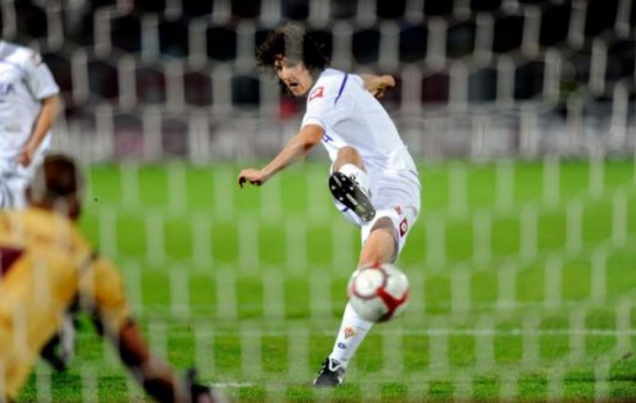 Zile numarate pentru Mutu la Fiorentina? Ce pusti de 19 ani adus pe 8 mil il scoate din echipa_15