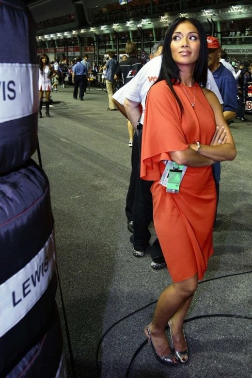 Hamilton a castigat in nocturna la Singapore!_13