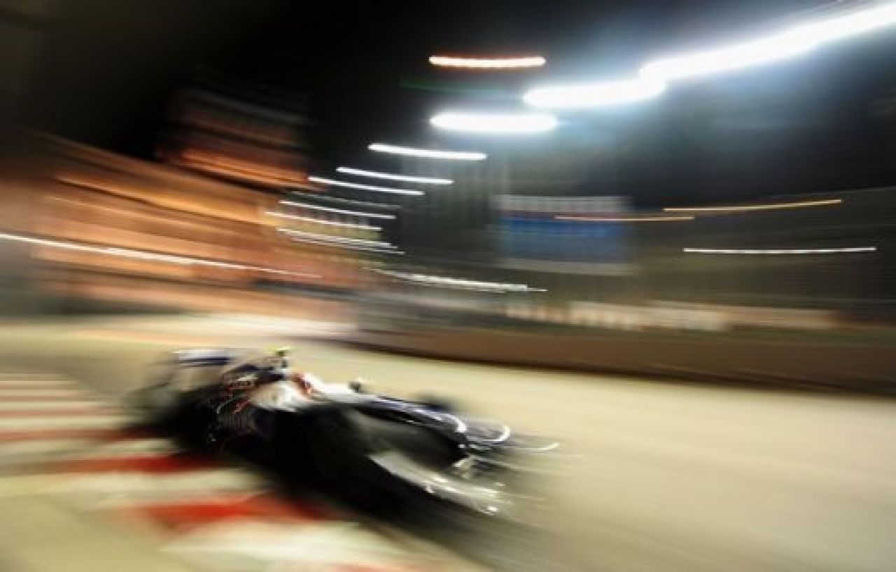 Hamilton a castigat in nocturna la Singapore!_16