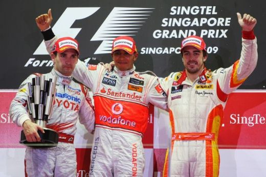 Hamilton a castigat in nocturna la Singapore!_21