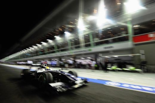 Hamilton a castigat in nocturna la Singapore!_42