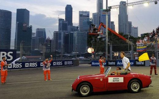 Hamilton a castigat in nocturna la Singapore!_43