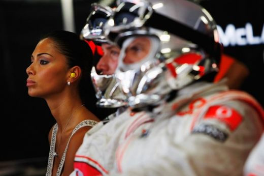 Hamilton a castigat in nocturna la Singapore!_44