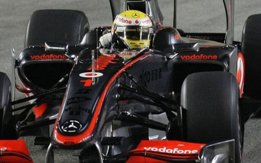 Hamilton a castigat in nocturna la Singapore!_49