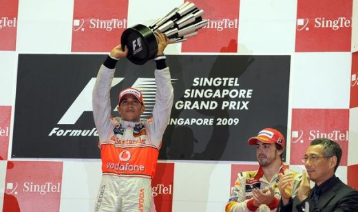 Hamilton a castigat in nocturna la Singapore!_54