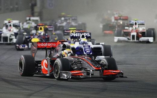 Hamilton a castigat in nocturna la Singapore!_53