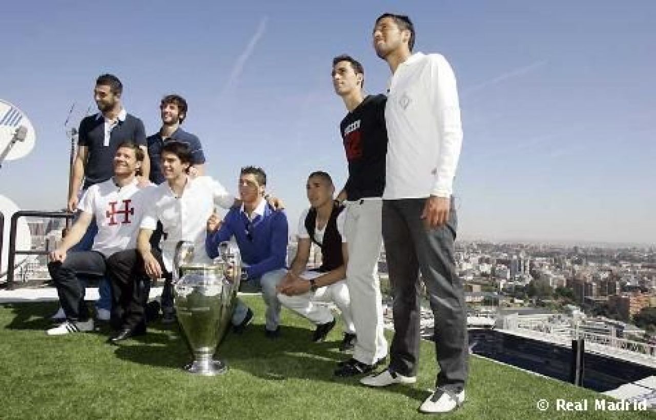 SUPER FOTO Kaka, Ronaldo si Benzema promit sa duca Realul pana la stele!_2