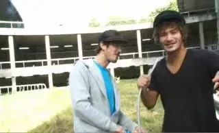 VIDEO: Cel mai tare sport extrem: sarituri cu baloane umflate cu heliu!