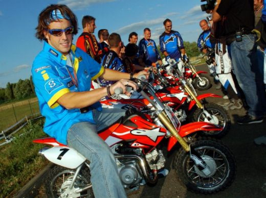 FOTO / Alonso a semnat cu Ferrari! Cariera lui Alonso in imagini_5