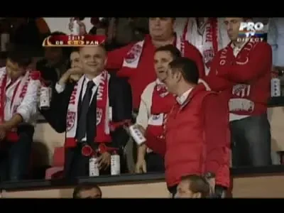 VIDEO: Senzational! Borcea, sef de galerie la Dinamo cu trompeta, Turcu bate la tobe!