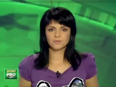 VIDEO / Fanii lui Dinamo au scandat din strada si au aruncat cu sticle pana la Tribuna 0!