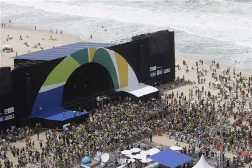 Pele a izbucnit in lacrimi pentru ca Rio va fi gazda JO 2016! Vezi reactia brazilienilor!_9