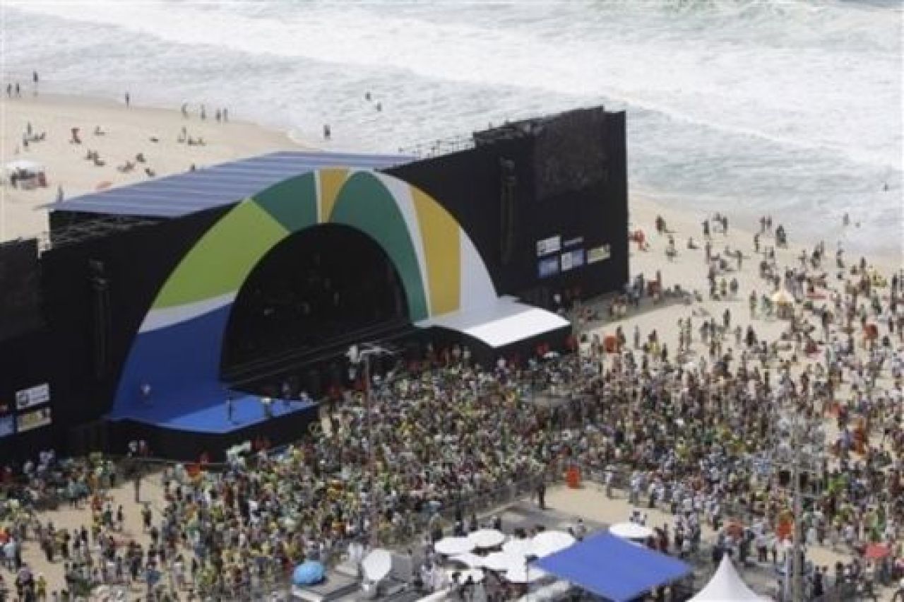 Pele a izbucnit in lacrimi pentru ca Rio va fi gazda JO 2016! Vezi reactia brazilienilor!_9