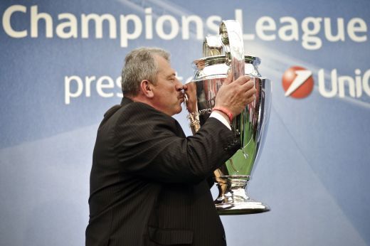 FOTO: Duckadam a ridicat din nou trofeul Ligii Campionilor!_3