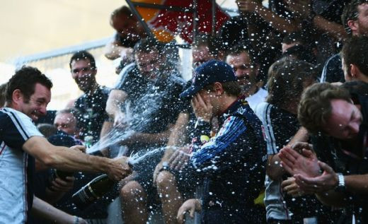 Vettel a castigat in Japonia si pastreaza sanse la titlul mondial!_6