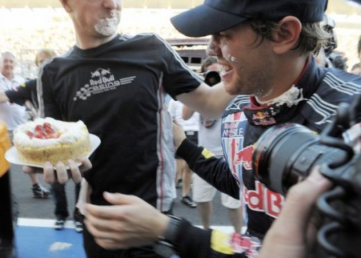 Vettel a castigat in Japonia si pastreaza sanse la titlul mondial!_9