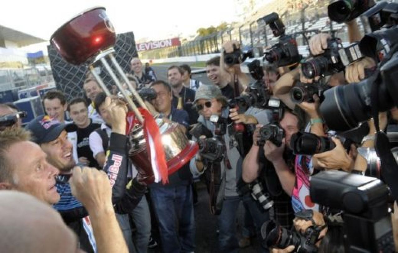 Vettel a castigat in Japonia si pastreaza sanse la titlul mondial!_8