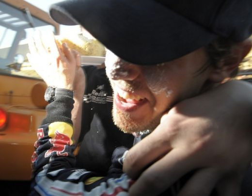 Vettel a castigat in Japonia si pastreaza sanse la titlul mondial!_13