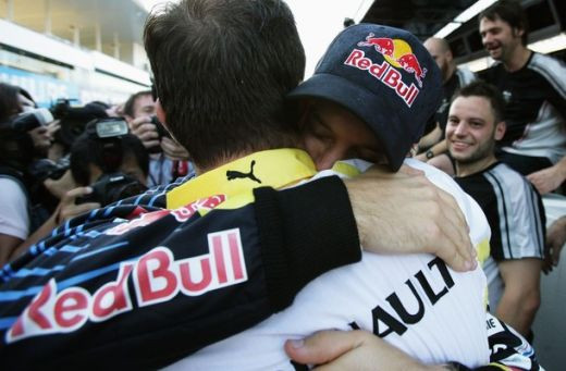 Vettel a castigat in Japonia si pastreaza sanse la titlul mondial!_15