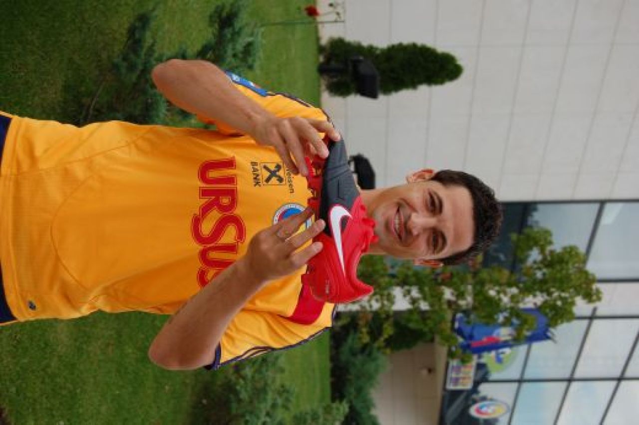 Radoi va incalta ghetele minune ale lui Fabregas cu Serbia: