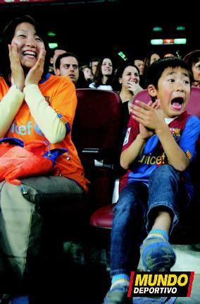 Ronaldinho ofera cadouri fanilor