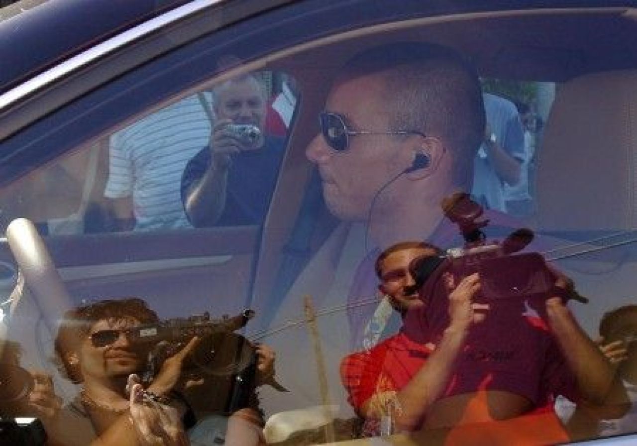 Vezi ce l-a asteptat pe Chivu in cantonamentul de la Trigoria_2