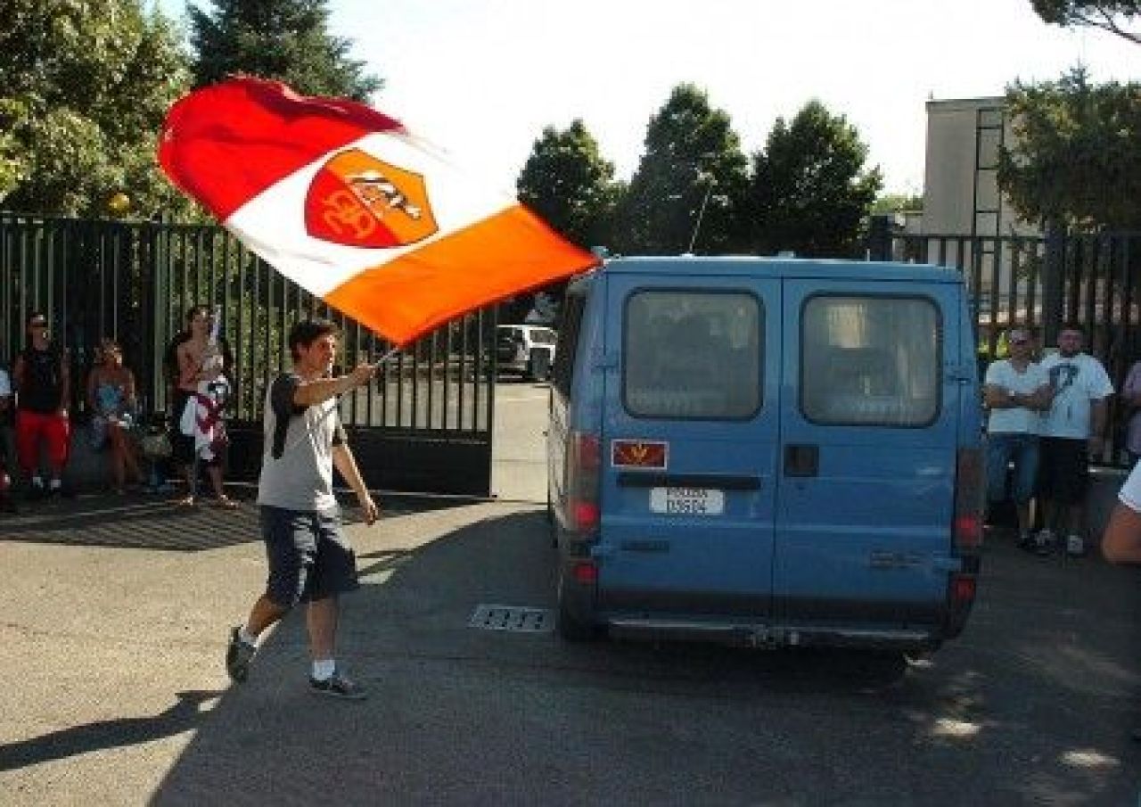 Vezi ce l-a asteptat pe Chivu in cantonamentul de la Trigoria_4