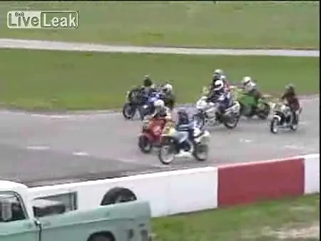 VIDEO: Asta e cel mai prost inceput de cursa pe care l-ai vazut!