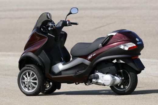 Vezi primul Piaggio din lume cu tractiune hibrida!_1