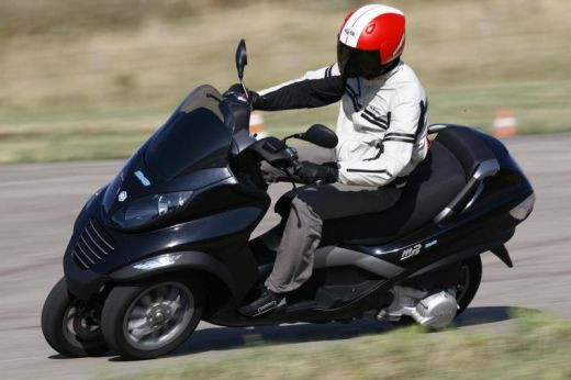 Vezi primul Piaggio din lume cu tractiune hibrida!_2