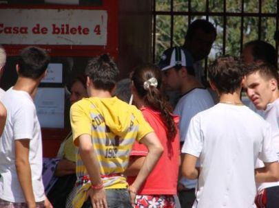 Agitatie la casele de bilete pentru Dinamo - Lazio!_3