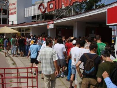 Agitatie la casele de bilete pentru Dinamo - Lazio!_6