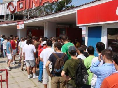 Agitatie la casele de bilete pentru Dinamo - Lazio!_7