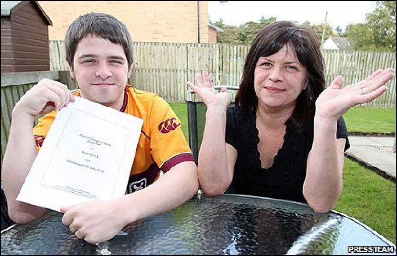 Iubire fara limite! Un scotian si-a schimbat numele in Motherwell Football Club! :)_4